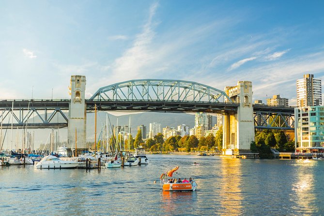 3 hours Private Vancouver Tour-from YVR Airport or Cruise Port - Stanley Park in Short Blocks: Totem Poles, Nine Oclock Gun, and Lookouts
