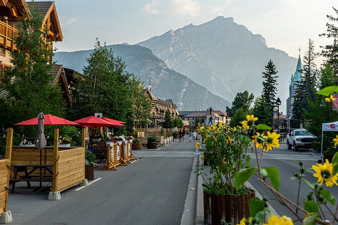 4-Day Canadian Rockies & Banff Classic Summer Tour - Rogers Pass to Lake Louise and Moraine Lake: Banff’s First Big Hits