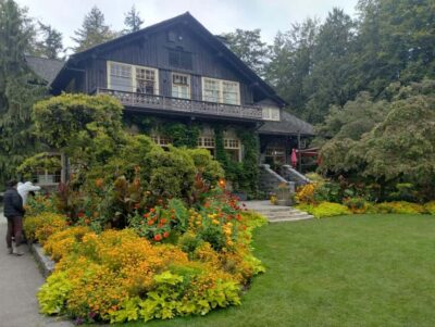 Aquarium & StanleyPark+20 Gem Spots+City/Vip Car+Small Group - Getting picked up near Burrard SkyTrain (and why that helps)