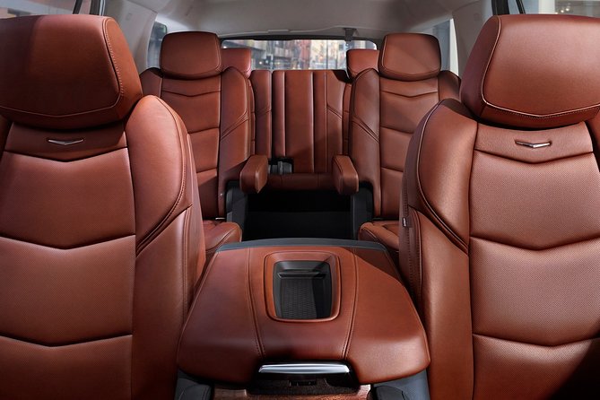 Arrival Transfer: Vancouver Airport YVR - Vancouver by Luxury SUV - The Meet-And-Greet At YVR: Fast, Clear, And Low-Stress