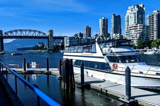 Best Vancouver Family Tour with Kids - Stanley Park Seawall and Totem Poles: big views with real stops