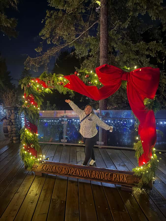 Capilano Suspension Bridge/Private/Small Group/By LUX CAR - A Comfortable Car Makes Capilano Easier