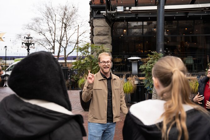 Gratuity-Based Vancouver City Highlights 3 Hour Walking Tour - Library Break, Waterfront Station, and Victory Square