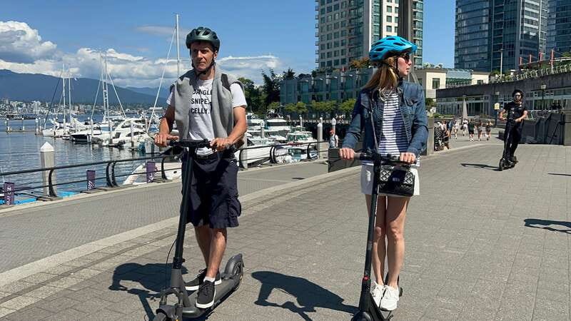 Great Vancouver EUC & E-scooters loop tour - The steam clock and the Convention Centre: where the breaks feel timed