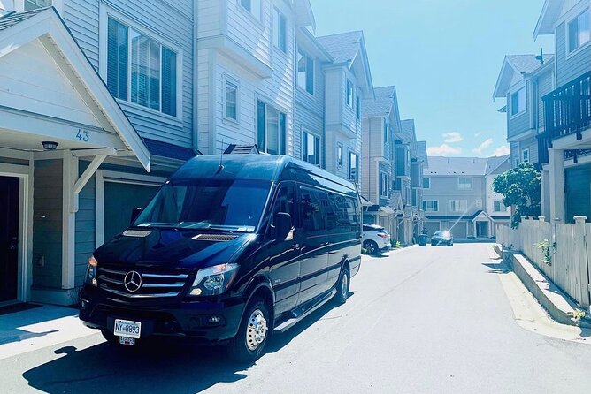 Private Airport Transfer from Vancouver Airport to Downtown Hotel - The Level 2 Carousel Plan (Domestic Arrivals)
