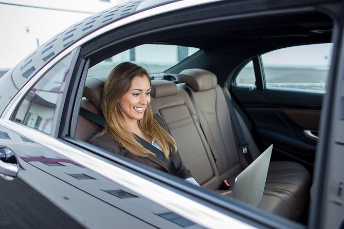 Private Transfer to Vancouver Airport (YVR) - Downtown to YVR: timing that won’t leave you guessing