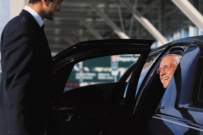 Private Vancouver Airport YVR or Train Stn Transfer to Vancouver - Domestic vs International Arrivals: Where the Chauffeur Actually Meets You