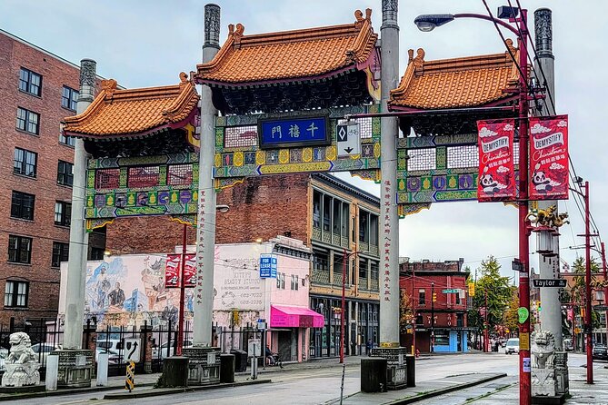 Private Vancouver ALL IN ONE Full Day City Tour with 20 Attractions - Stanley Park Seawall sprint: Totems, lighthouse, roses, and beaches