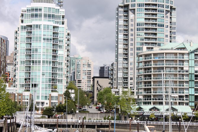 Private-VIP- Vancouver City Tour, SUV - Rainy day reality: how private tours help when weather changes