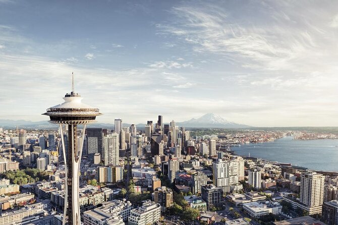 Seattle Sightseeing 2 day Tour from Vancouver (Chn&Eng) - Day 1: Waterfront Views, Pike Place Lunch, and That Outlet Timing