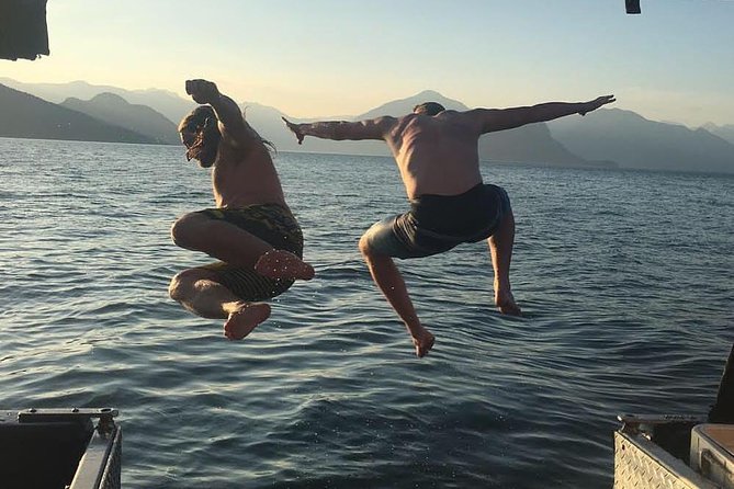 Snorkel, Kayak, and Seal Adventure: Vancouver Boat Tour - Weather and safety reality: what all-weather operation means for you