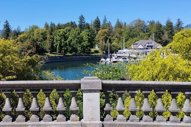 Stanley Park Bike Adventure with Lux Car Pick Up Affordable Easy - The guide experience: pace, space, and good photo timing
