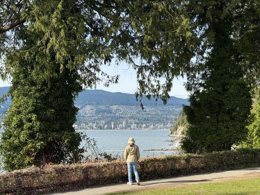 Stanley Park CarTour:SmallGroup/Comfort&CheaperThan BikeTour - Key things that make this Stanley Park car tour worth your time