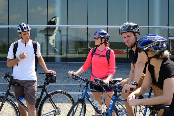 Stanley Park & Downtown - Vancouver Bike Tours - Entering Stanley Park: Lost Lagoon, Totem Park, Beaver Lake, beaches