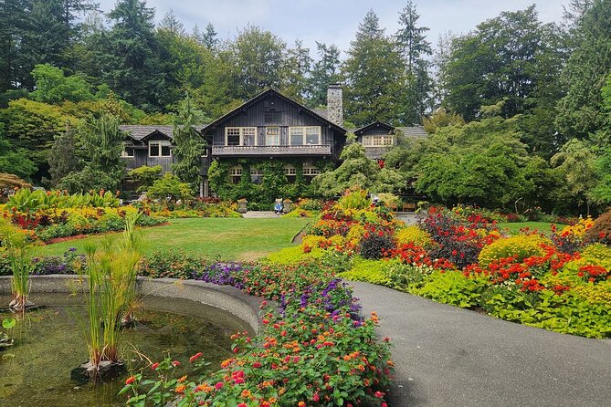 Stanley Park Highlights 2.5 Hour Walking Tour - Tour Pace, Group Size, and Your Starting Point