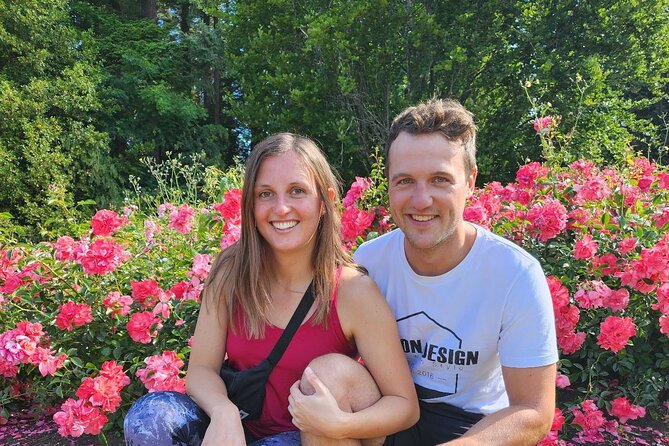 Stanley Park Highlights 2.5 Hour Walking Tour - Hollywood, Roses, and Totem Poles: The First Stops That Set the Tone
