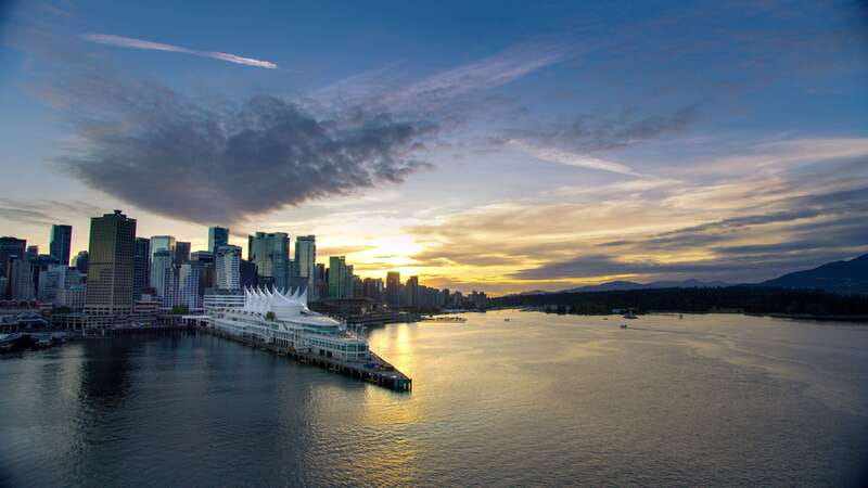 Sunset Bus Tour: Stanley Park & English Bay Photostops - Stanley Park by bus: big views without the big time commitment