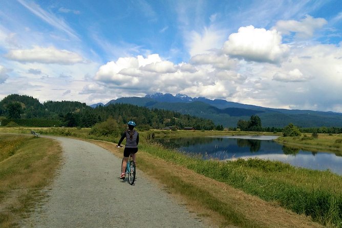 Vancouver Biking and Hiking Tour including Lunch - Gear, fitness, and weather: what to bring for a comfortable day