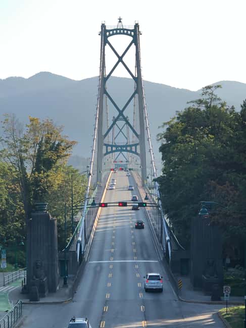 Vancouver: City Tour with Capilano Bridge and Stanley Park - Stanley Park Totem Poles and Hallelujah Point photo time