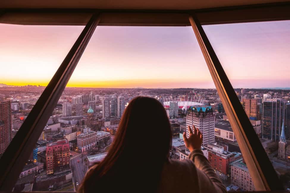 Vancouver: City+Lookout+Capilano Suspension Bridge Ticket - Gastown, Chinatown, and the waterfront loop: why the bus narration is the point