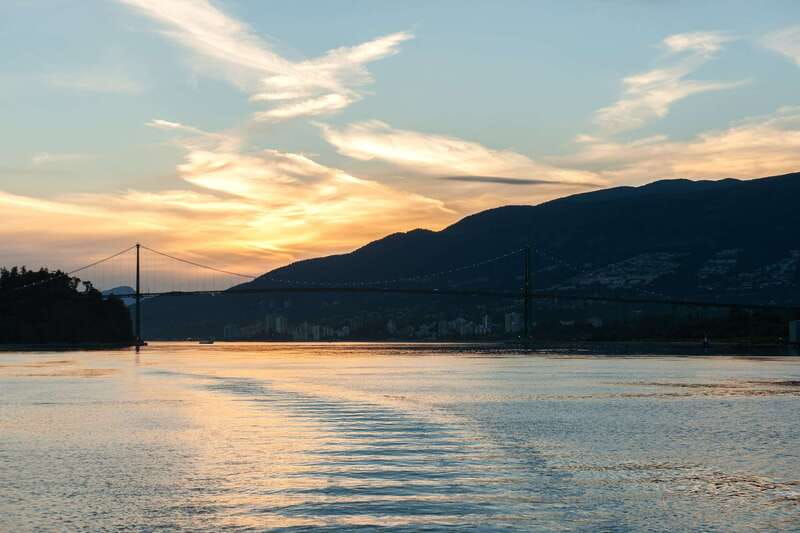 Vancouver: Evening Cruise with Dinner Buffet - In-House Music and Onboard Entertainment That Doesn’t Hijack the Evening