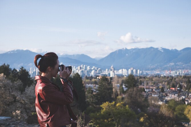 Vancouver Evening Tour: Stanley Park & English Bay Photostops - Guides can make or break the vibe