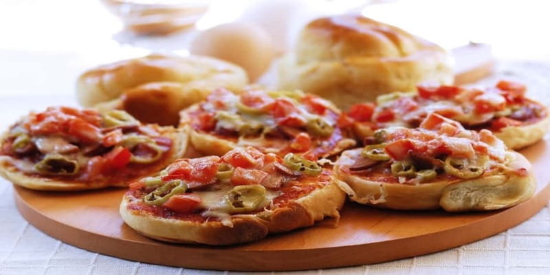 Vancouver: Granville Island Small Group Food Walking Tour - First Bites: Croissant and Mini Pizza on Brioche Bread