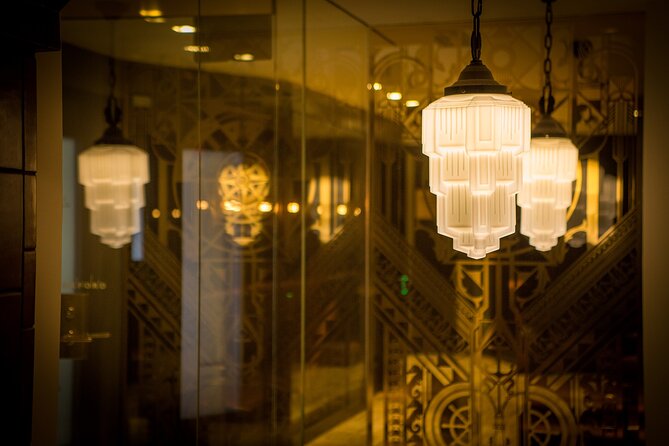 Vancouver Holiday History and Hot Chocolate Tour - Fairmont Hotel Vancouver: The Big Holiday Showcase