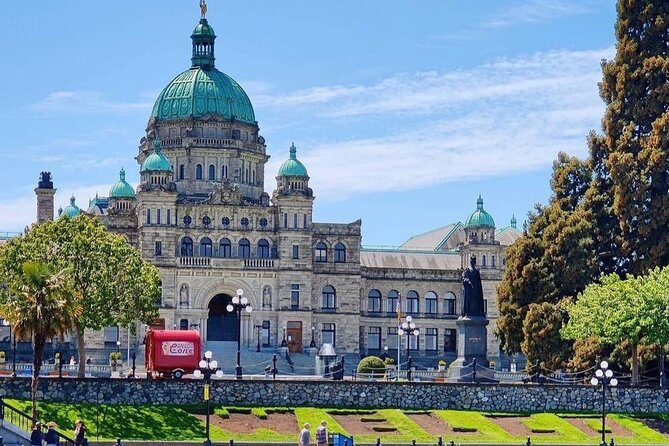Vancouver Island, Butchart, Malahat 2-Day Tour in Chinese/English - Hatley Castle: a quick look at a military academy past