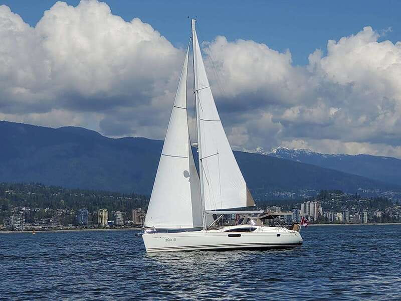 Vancouver: Mosquito Creek and English Bay Sailboat Cruise - The first 15 minutes: the safety briefing and Coal Harbour orientation
