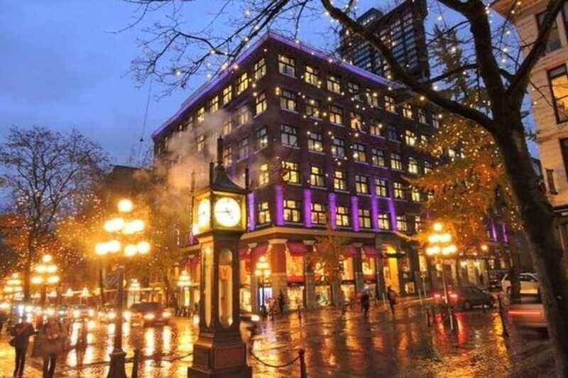 Vancouver : Must-See Attractions Walking Tour With A Guide - Practical Expectations: Timing, Transport, and Comfort