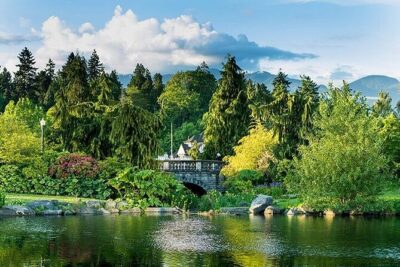 Vancouver Panoramic City Day Tour - Stanley Park’s Totem Poles and Prospect Point: the city’s big win