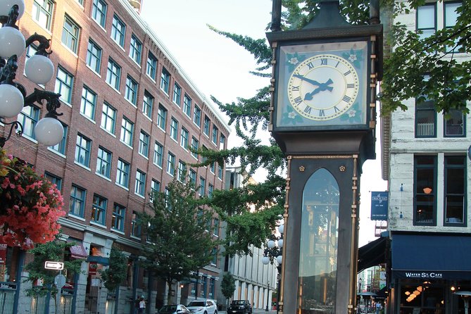 Vancouver Private Tour - Canada Place: the harbor anchor in your sightseeing loop
