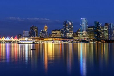 Vancouver Small Group Night Tour w/Capilano + Grouse Mtn Dinner - Capilano Suspension Bridge Park: crossing 230 ft above the river