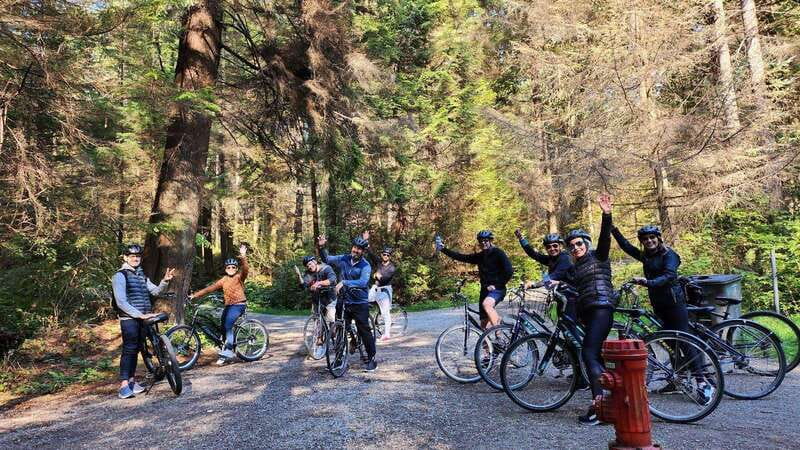 Vancouver: Stanley Park Bike Tour | E-Bike Upgrade Avail. - Brockton Point Lighthouse and Lions Gate Bridge for the money shots