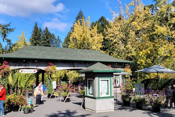Vancouver to Victoria day tour Private - Beacon Hill Park and Mile Zero: the quick nature-and-icon combo
