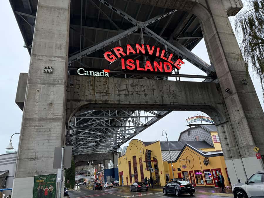 Vancouver Tour/Car/Grandville Island/Queen Elizabeth/China T - Kitsilano Beach and the ocean-view drive that makes Vancouver feel real