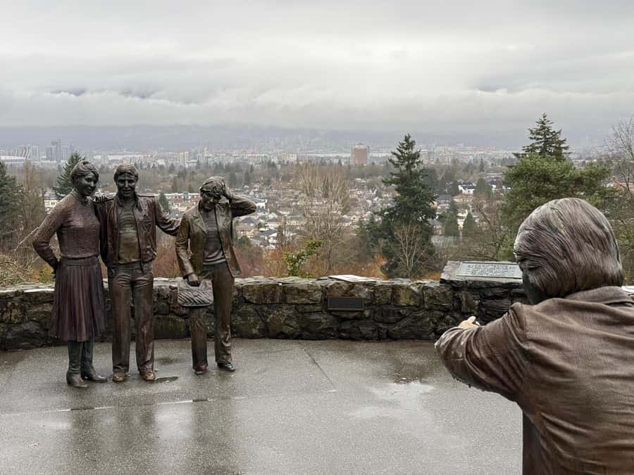 Vancouver Tour/Car/Grandville Island/Queen Elizabeth/China T - Queen Elizabeth Park: gardens and views in 20 minutes