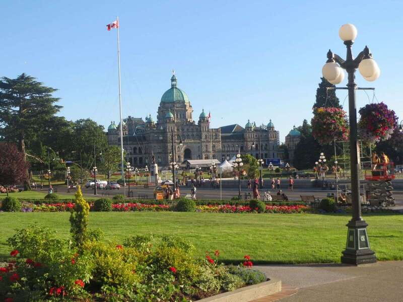 Vancouver: Victoria and Butchart Gardens by Seaplane - Small rules and practical tips to keep the day smooth