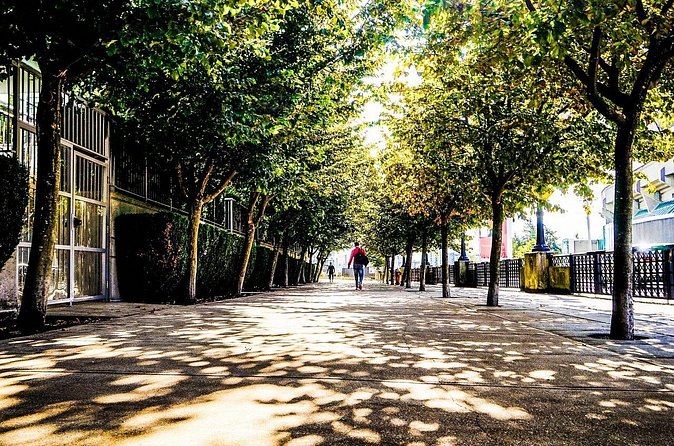 Vancouver Walking Tour: Explore Top Sights & Hidden Gems - Victory Square and the Final Stretch Back to Cordova