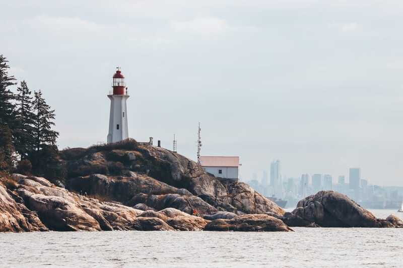 Vancouver: Waterfront Sightseeing Tour - City and Nature - Tips to get the best views on a moving RIB