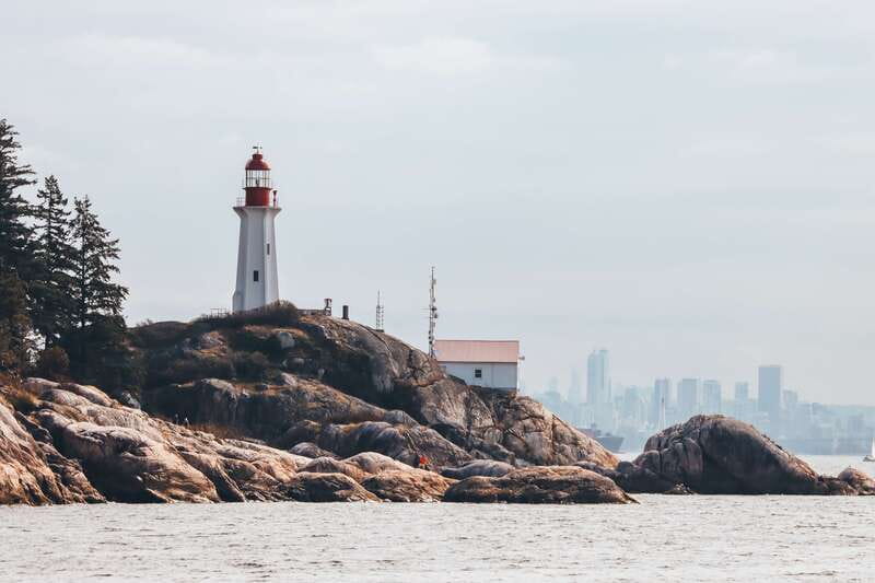 Vancouver: Waterfront Sightseeing Tour - City and Nature - The 90-minute route: False Creek to Spanish Banks (with West Vancouver views)