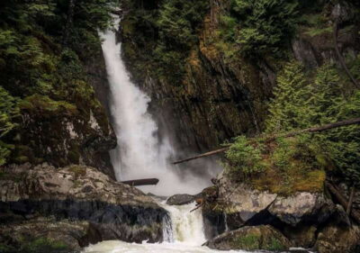 Vancouver: Waterfront Sightseeing Tour - City and Waterfall - Meeting on Granville Island and what to bring for a cold-water ride