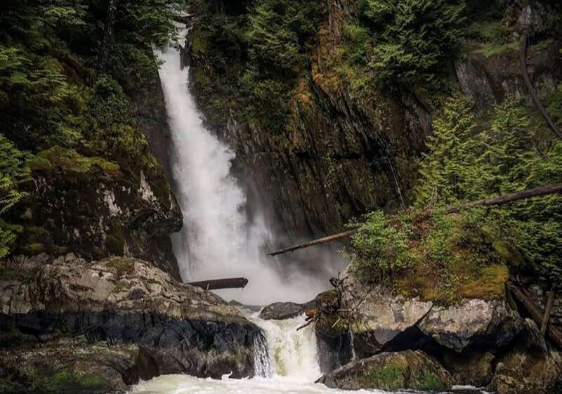 Vancouver: Waterfront Sightseeing Tour - City and Waterfall - Meeting on Granville Island and what to bring for a cold-water ride