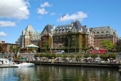 Victoria & Butchart Gardens Tour with Ferry from Vancouver - Butchart Gardens in about two hours: how to see the highlights without rushing
