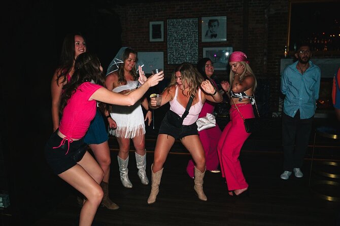VIP Group Clubbing Experience with the West Coast Party Crawl - Group dynamics: why the guide makes a real difference